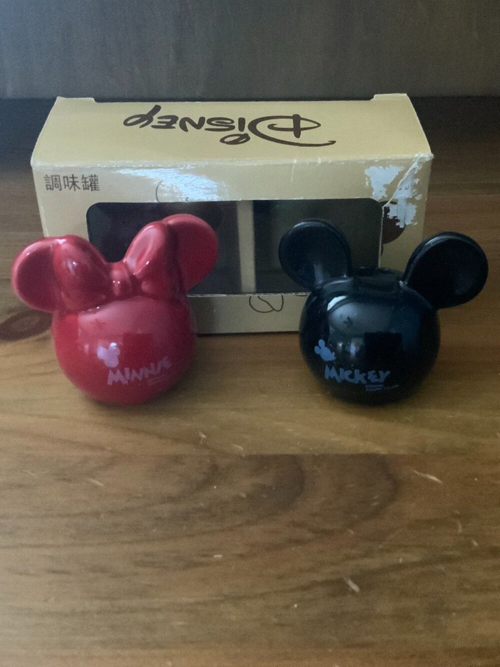 DISNEY MICKEY & MINNIE MOUSE SALT & PEPPER SET BNIB